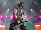 Concerts 2012 0605 paris alphaxl 137 Guns N' Roses